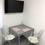 Neues Schoenes Studio, Zentral & Direkt An Der Rems Apartmán *