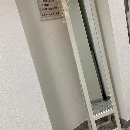 Neues Schoenes Studio, Zentral & Direkt An Der Rems Apartament *