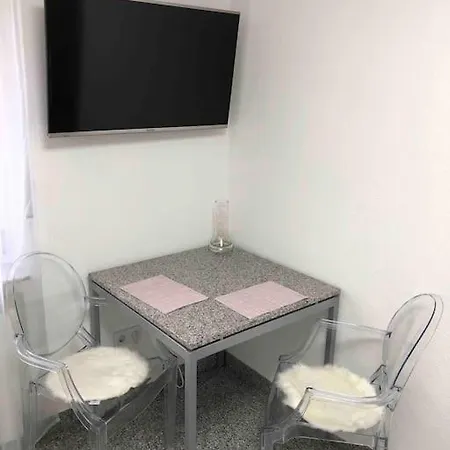 Neues Schoenes Studio, Zentral & Direkt An Der Rems Apartament *